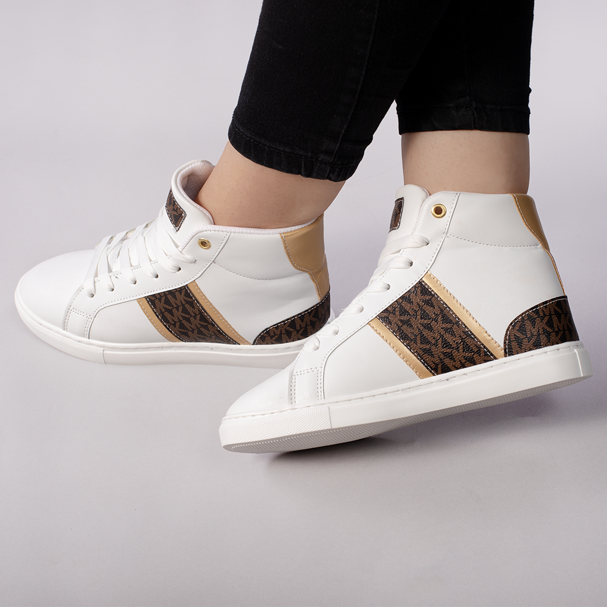 حذاء نسائي نصف بوت MK-700 بني