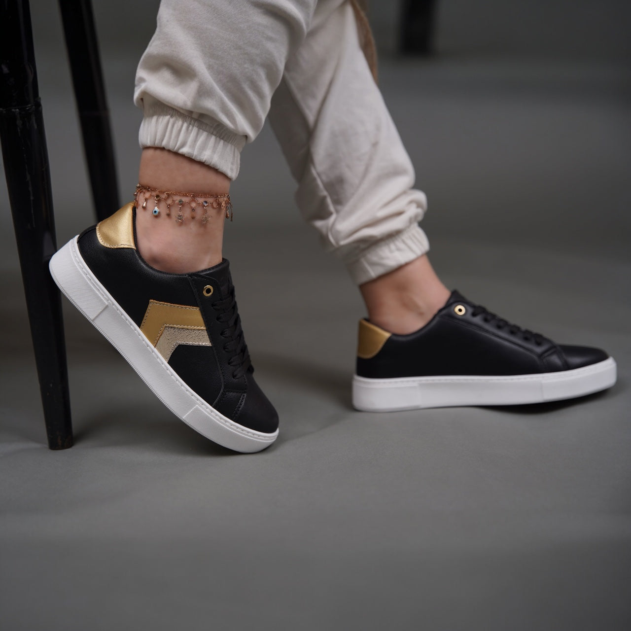 حذاء رياضي مسطح للنساء W-101