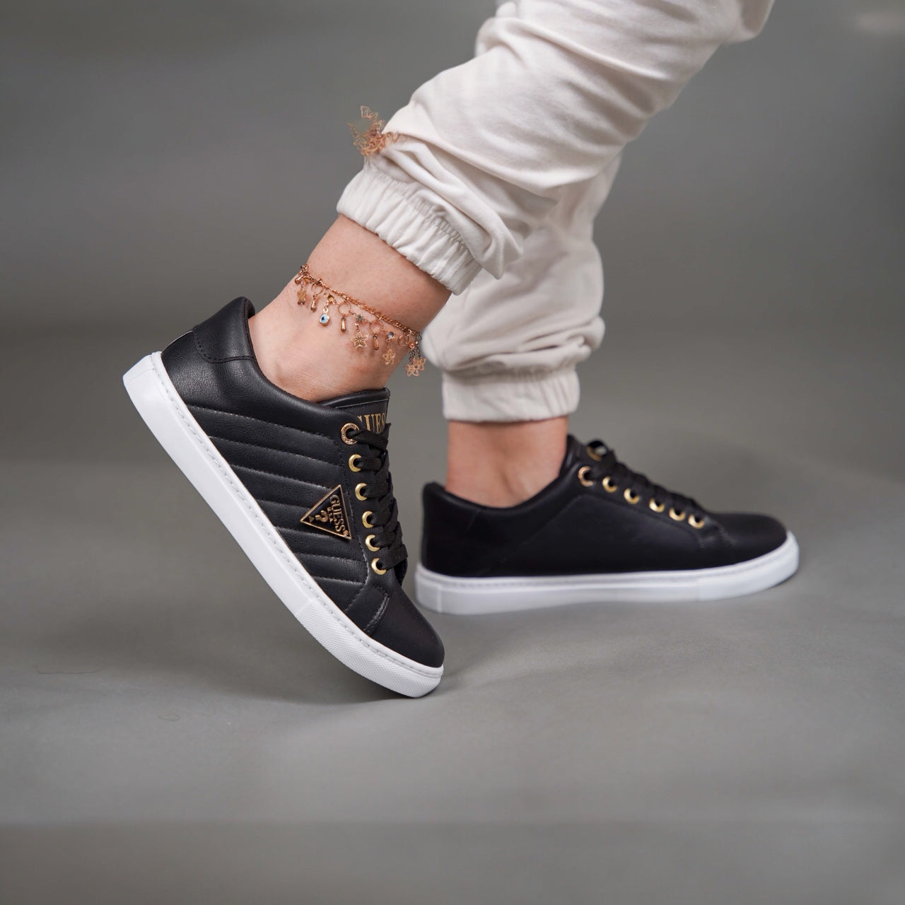 حذاء رياضي مسطح للنساء - W-107-أسود