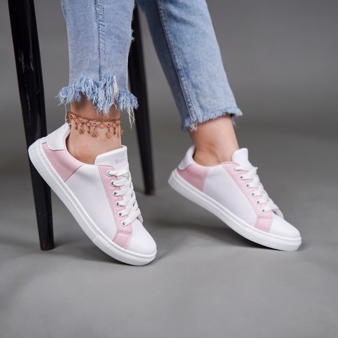 Women's Flat Sneakers W-106