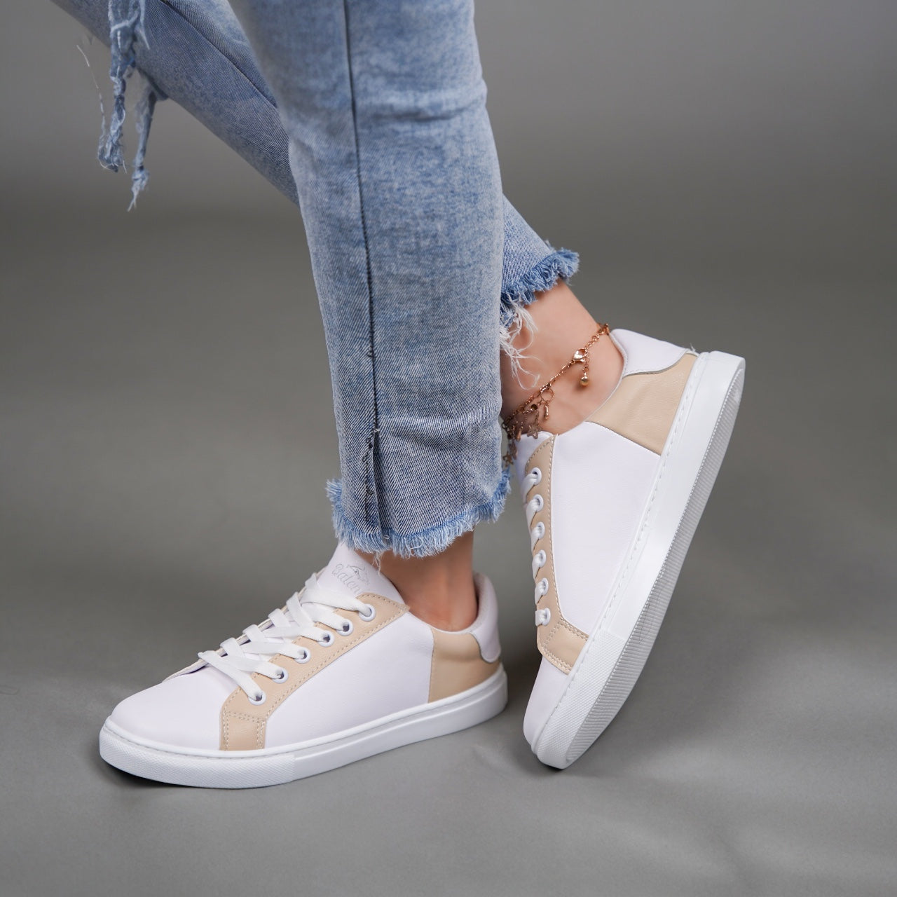 Women's Flat Sneakers W-106